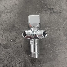 Sarokszelep 1/2"-3/8"-3/8" Arco Vitaq Twin mosdó vagy mosogató csatlakozásokkal Sarokszelep 1/2"-3/8"-3/8" Arco Vitaq Twin mosdó vagy mosogató csatlakozásokkal